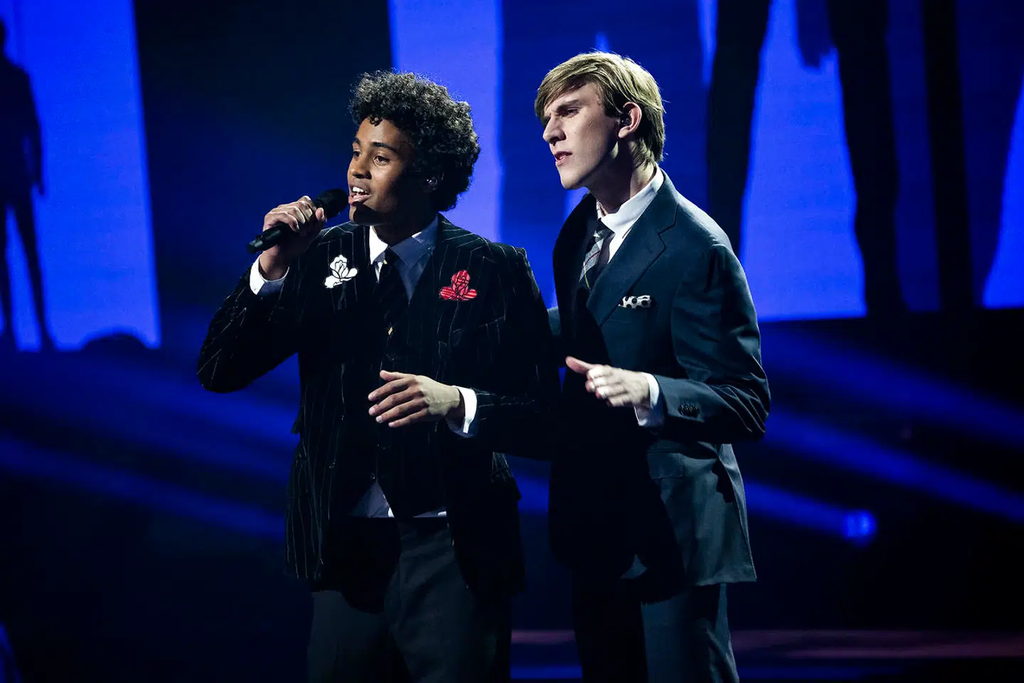 Marcus(tv.) i Sprøgøes jakkesæt.