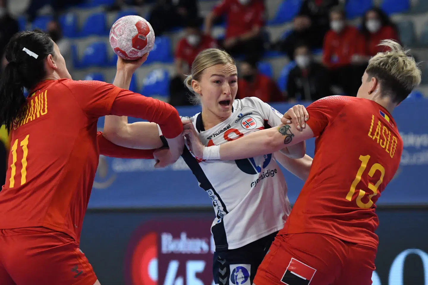 Den norske stjernespiller Stine Bredal Oftedal kan endnu ikke vide sig sikker på OL-billetten til Tokyo. Savo Prelevic/Ritzau Scanpix