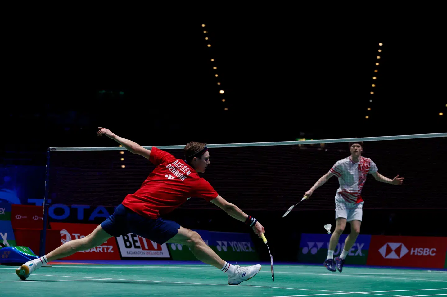 Viktor Axelsen sled sig til sejren over Anders Antonsen i All England-semifinalen. Adrian Dennis/Ritzau Scanpix