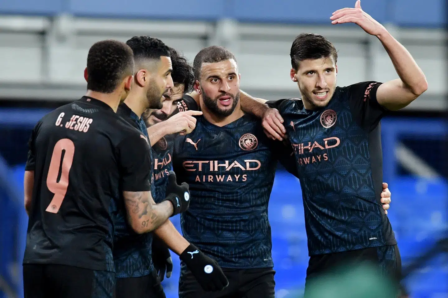 Ilkay Gündogan fejrer scoringen til 1-0, da Manchester City lørdag spillede sig videre i FA Cuppen. Paul Ellis/Reuters
