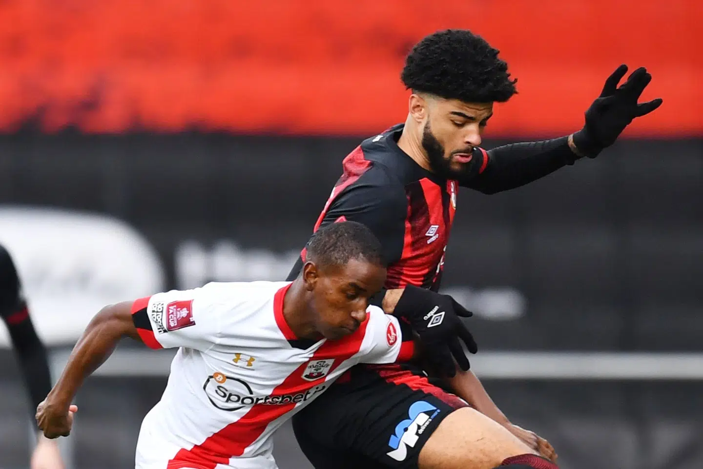 Philip Billing (til højre) udgik, da Bournemouth lørdag tabte til Southampton i FA Cuppen. Dylan Martinez/Reuters