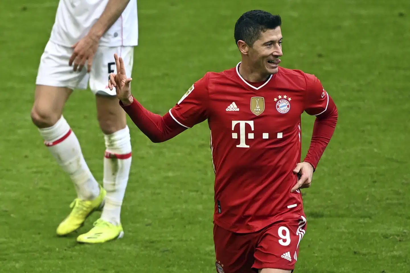 Robert Lewandowski lavede sit 33., 34. og 35. ligamål i denne sæson, da Bayern slog Stuttgart 4-0. Matthias Balk/Ritzau Scanpix