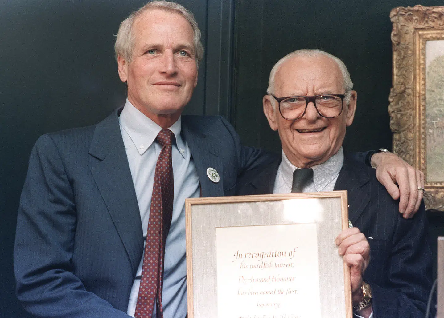 Armand Hammer var ven med kongelige og præsidenter. Og et hav af Hollywoodstjerner. Her ses han med skuespiller Paul Newman.