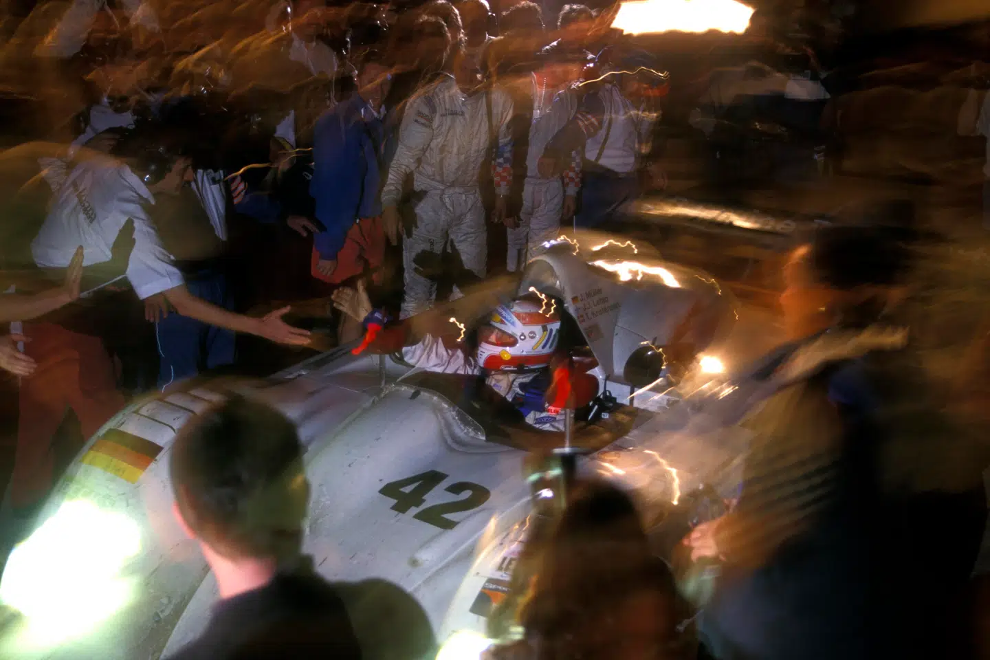 Tom Kristensen har vundet 12-timersløbet i Sebring seks gange – her fejrer han med BMW den første sejr i 1999.