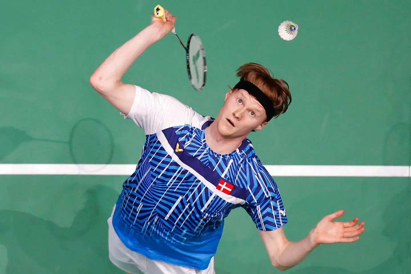 Denmark's Anders Antonsen returns to Japan's Kanta Tsuneyama during a men's singles quarter-final match on day three of the All England Open Badminton Championship, at the Utilita Arena in Birmingham, central England, on March 19, 2021. (Photo by Adrian DENNIS / AFP)