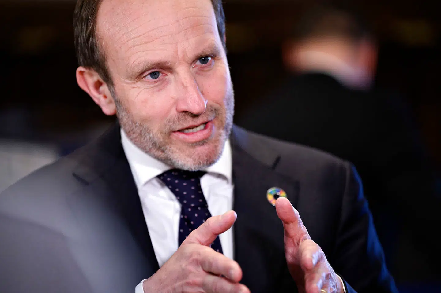 Martin Lidegaard (RV) ankommer til mødet, da det Udenrigspolitiske Nævn holder ekstraordinært møde i Fællessalen på Christiansborg i København fredag den 19. marts 2021. På mødet er forsvarsministeren, udenrigsministeren og justitsministeren bedt om at svare på, hvad de kan oplyse om de efterretninger fra FE, der er viderebragt i pressen, om Islamisk Stats planlægning og udsmugling af børn fra de syriske lejre, og herunder oplyse om validiteten af disse efterretninger.. (Foto: Philip Davali/Ritzau Scanpix)