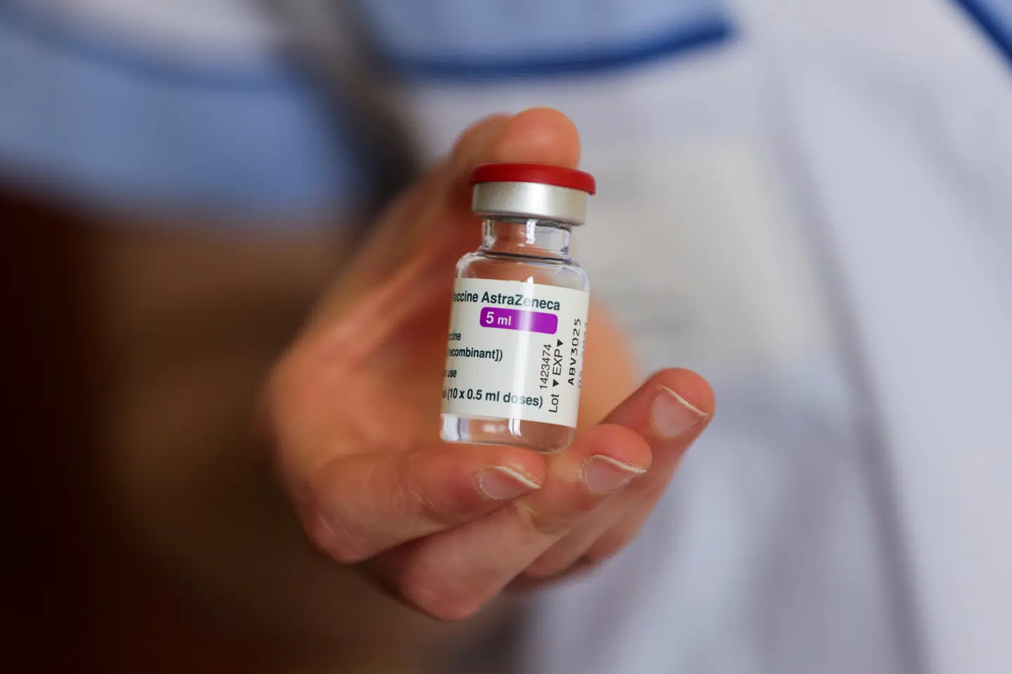 Frankrigs premierminister, Jean Castex, har fredag på live-tv ladet sig injicere med AstraZenecas vaccine. Regeringen i Paris ønsker at vise, at den har tillid til vaccinen fra det svensk-britiske medicinalfirma. Pool/Reuters