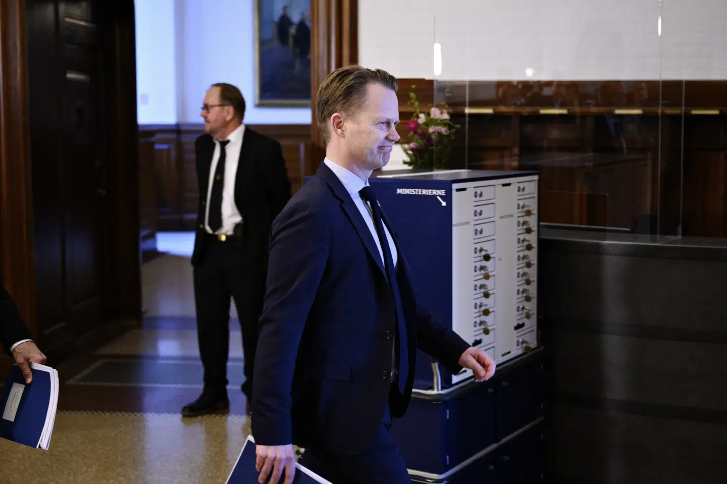 Udenrigsminister Jeppe Kofod (S) ankommer til mødet, da det Udenrigspolitiske Nævn holder ekstraordinært møde i Fællessalen på Christiansborg. Philip Davali/Ritzau Scanpix