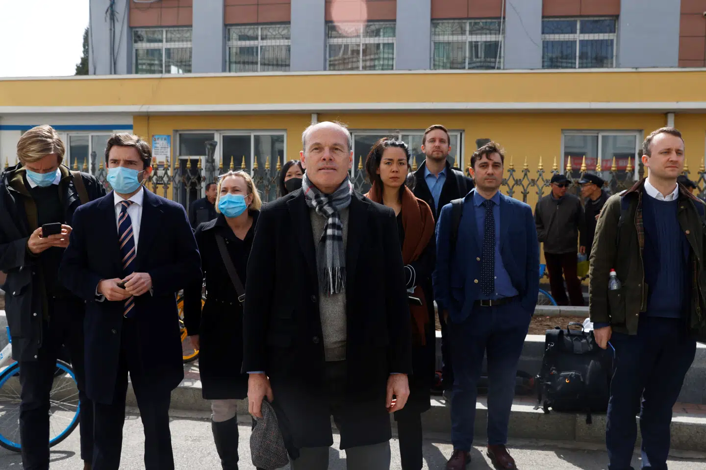 Jim Nickel, Charge d'affaires ved Canadas ambassade i Kina, var til stede ved retssagen sammen med diplomater fra andre vestlige lande, mens retssagen blev gennemført i Dandong i Liaoning provinsen. Carlos Garcia Rawlins/Reuters