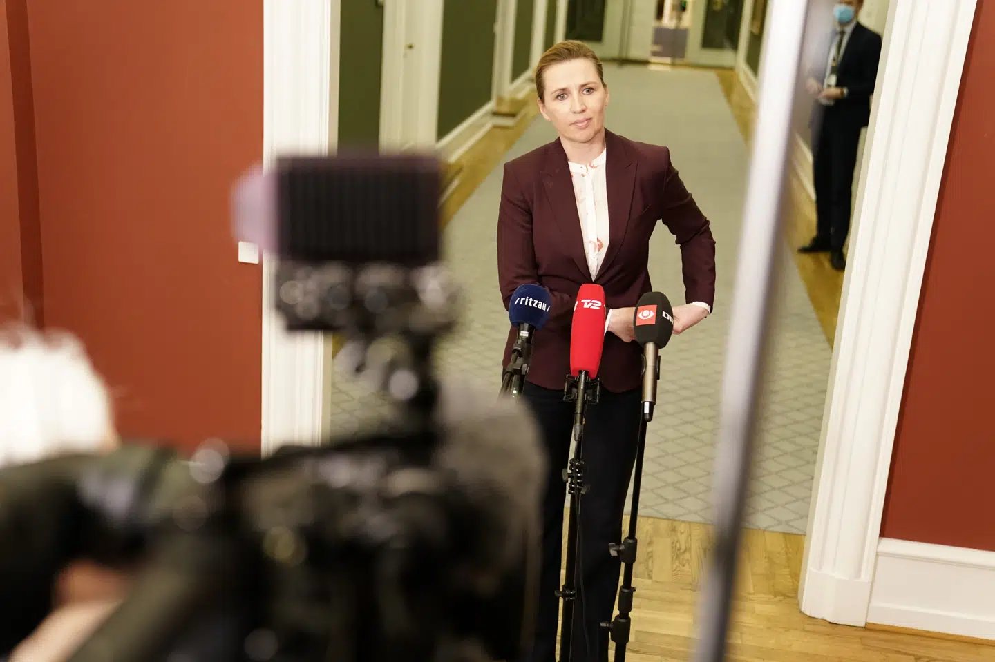Statsminister Mette Frederiksen (S) mødte torsdag aften lederne af Folketingets partier i Statsministeriet, hvor partilederne blev enig om en mindre genåbning. Den langsigtede plan for genåbningen skal dog først forhandles på plads i næste uge. Partilederne mødes igen mandag. Mads Claus Rasmussen/Ritzau Scanpix