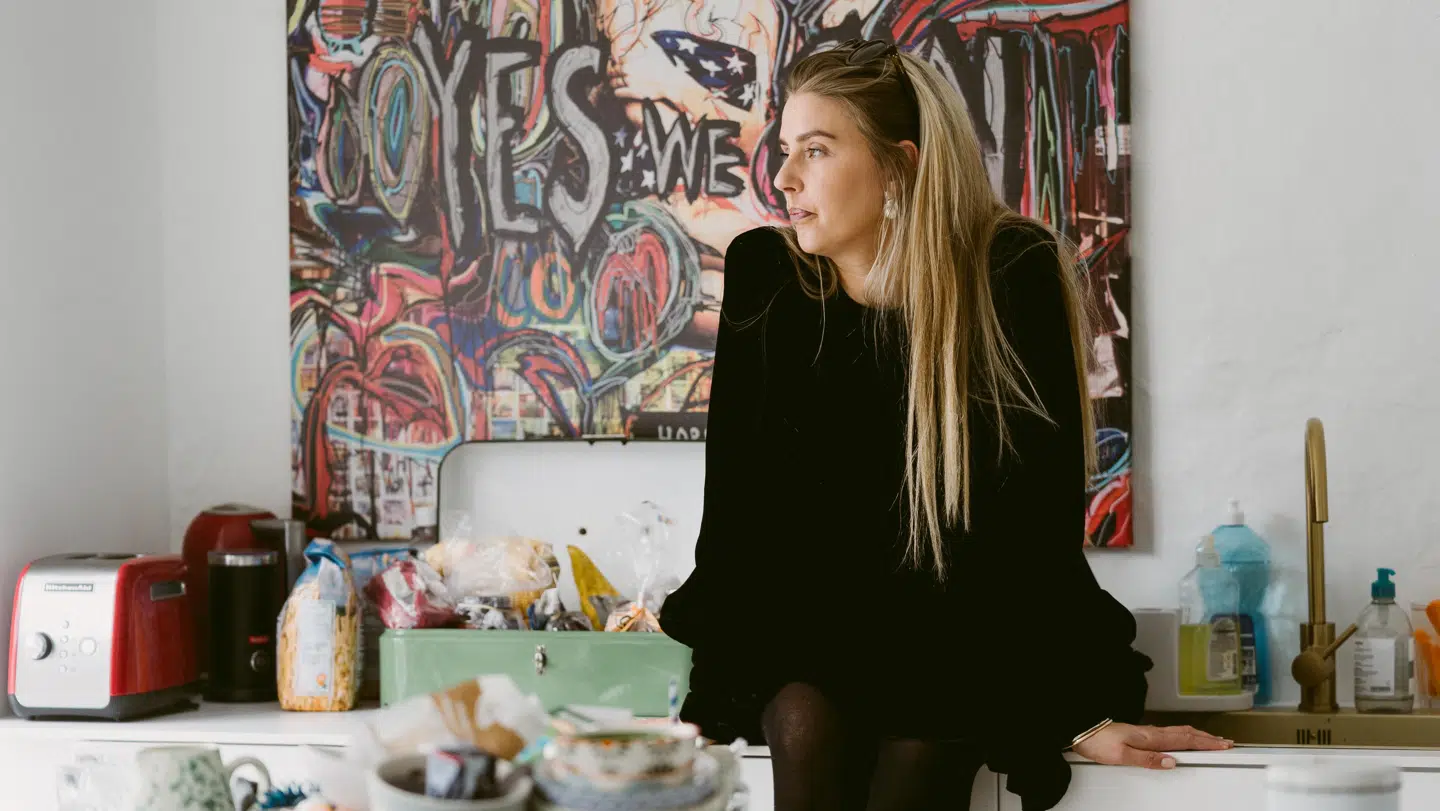 Caroline Lilja Dam synes det har fjernet fokus fra hende selv at blive mor og dermed lettere at håndtere sin adhd-diagnose. Foto: Kasper Løjtved/Byrd.