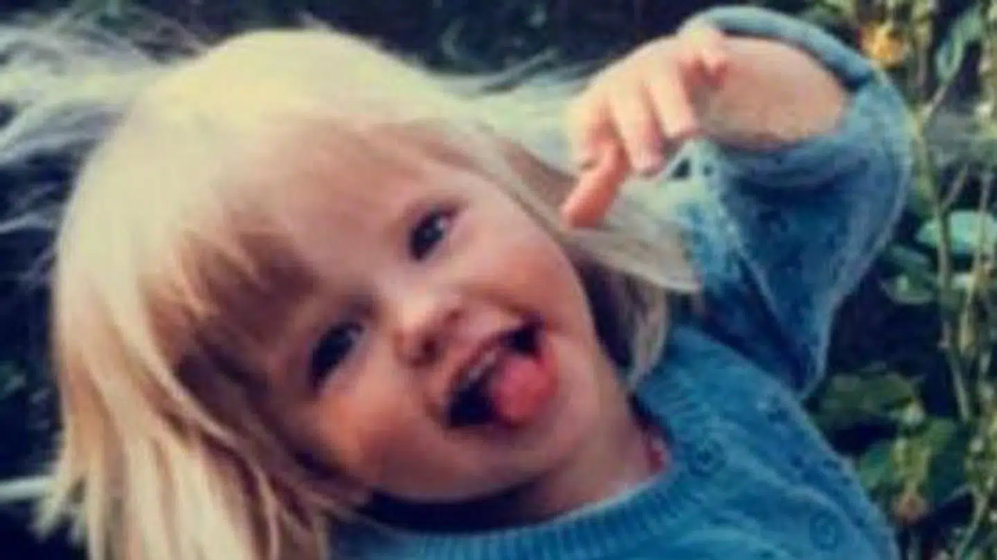 Caroline ses her som barn. Foto: Privat.