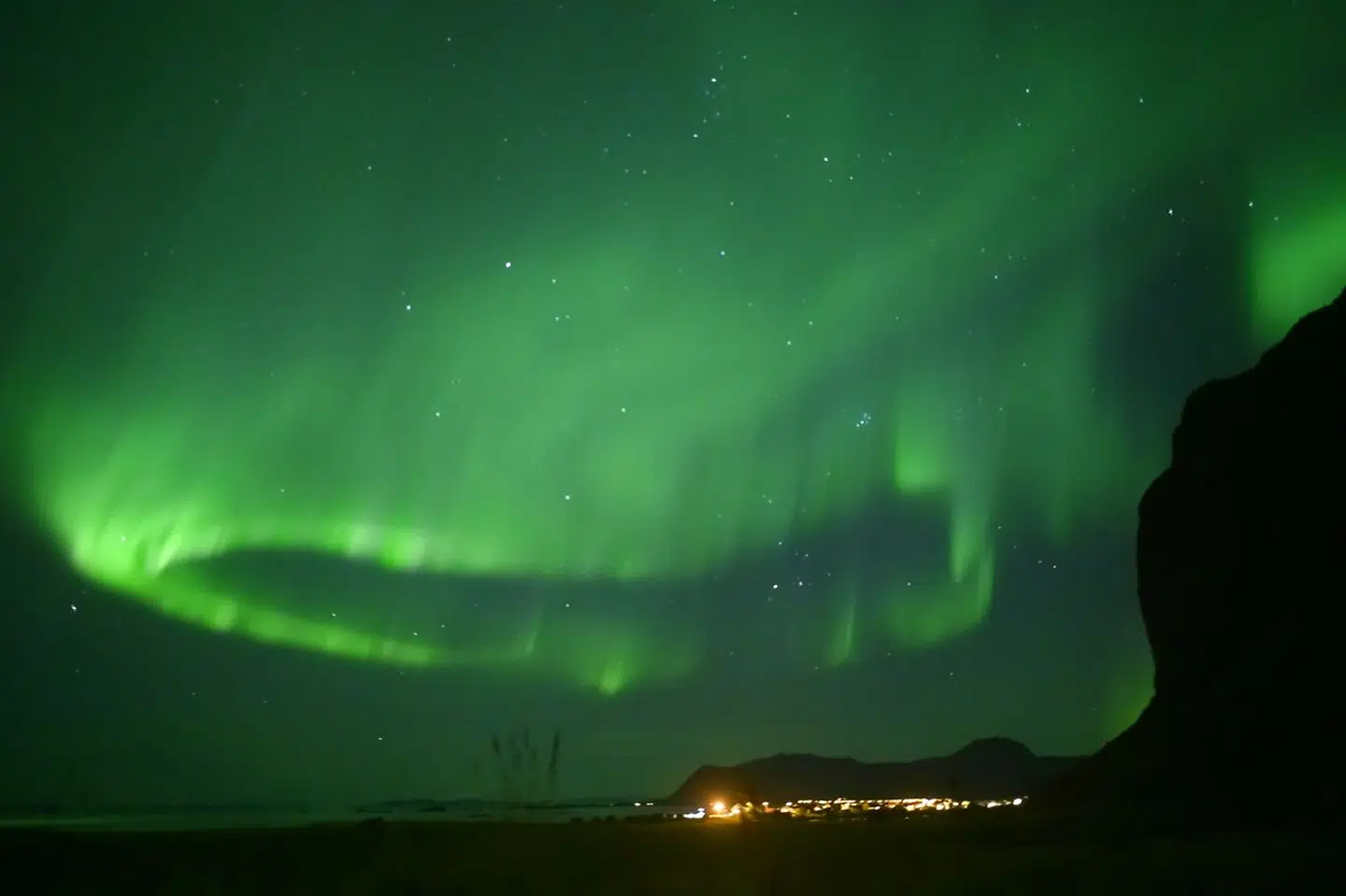 Nordlys på himlen over Lofoten.