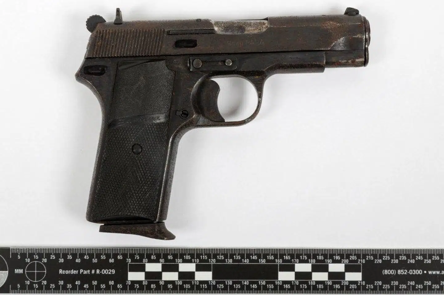 Denne Zastava-pistol var det ene af de to skydevåben, der blev brugt til at dræbe Servet Abdija med. En mand fra Sverige er blevet dømt for at have solgt de to skydevåben, men ville ikke fortælle til hvem.