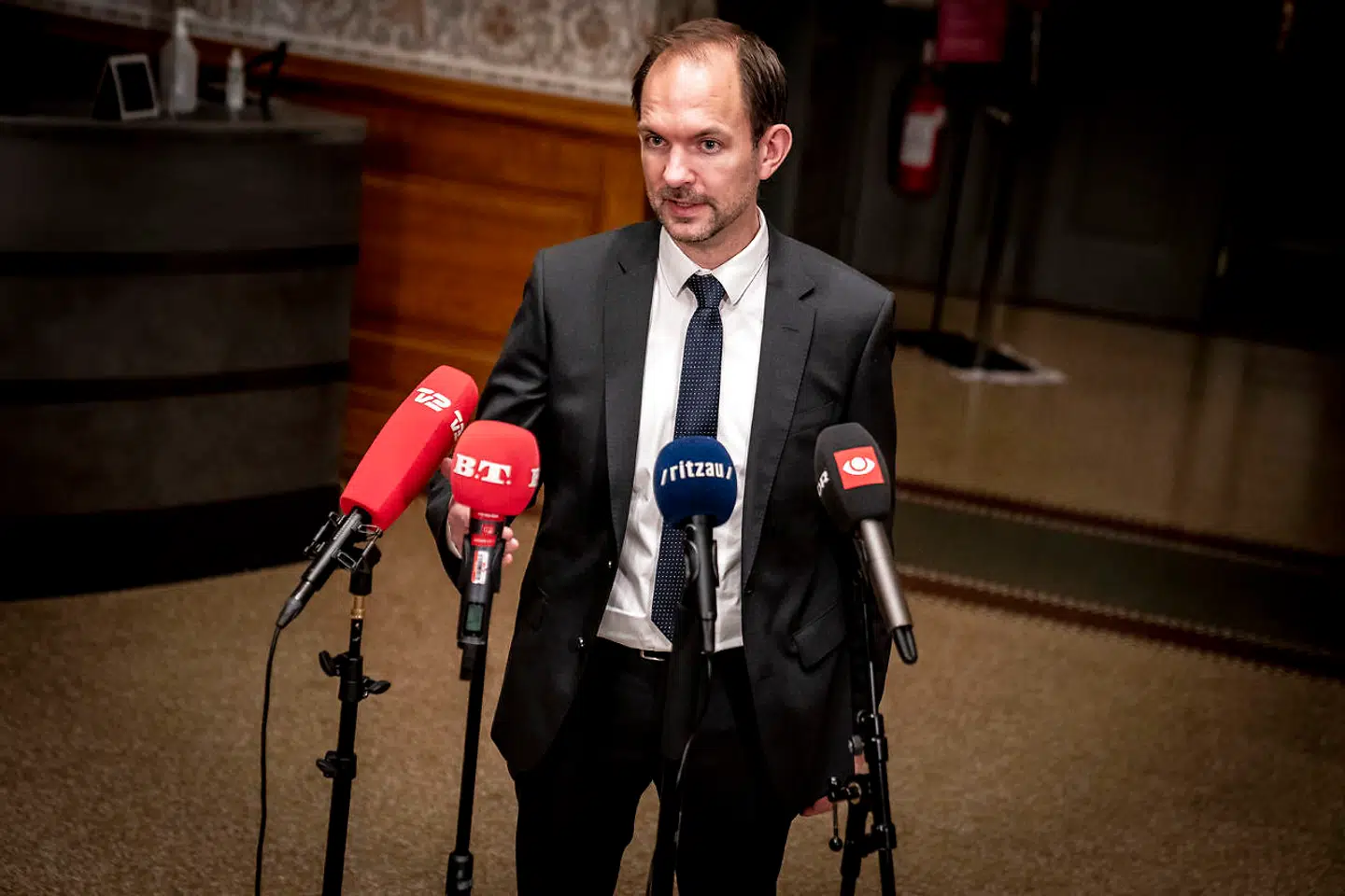 Jeppe Bruus, retsordfører for Socialdemokratiet, vil ikke udtale sig om det er rimeligt, at man får dobbelt så høj en straf for at kaste med sten, hvis altså man gør det til en coronarelateret demonstration.