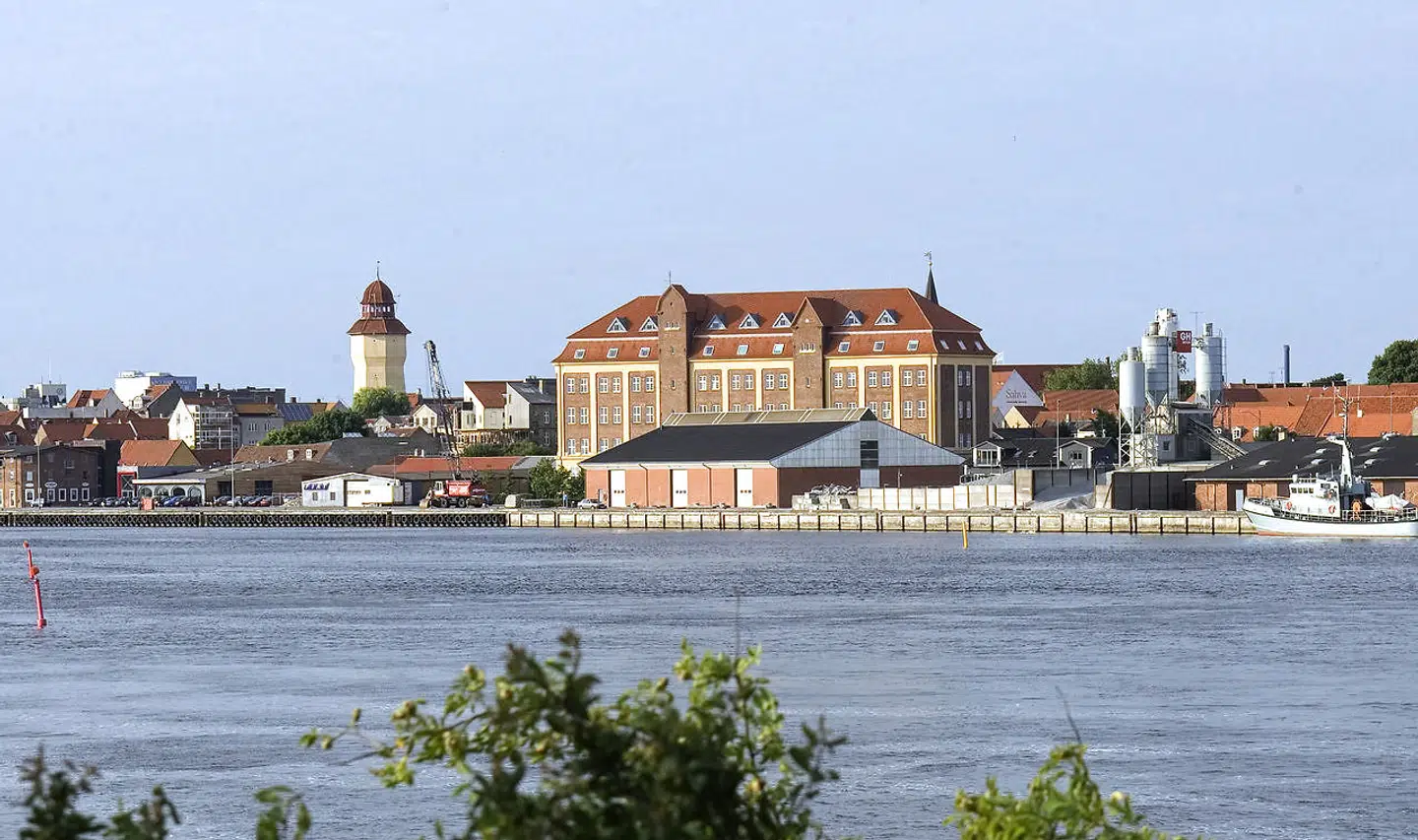 Nykøbing Falster. Guldborgsund i forgrunden.