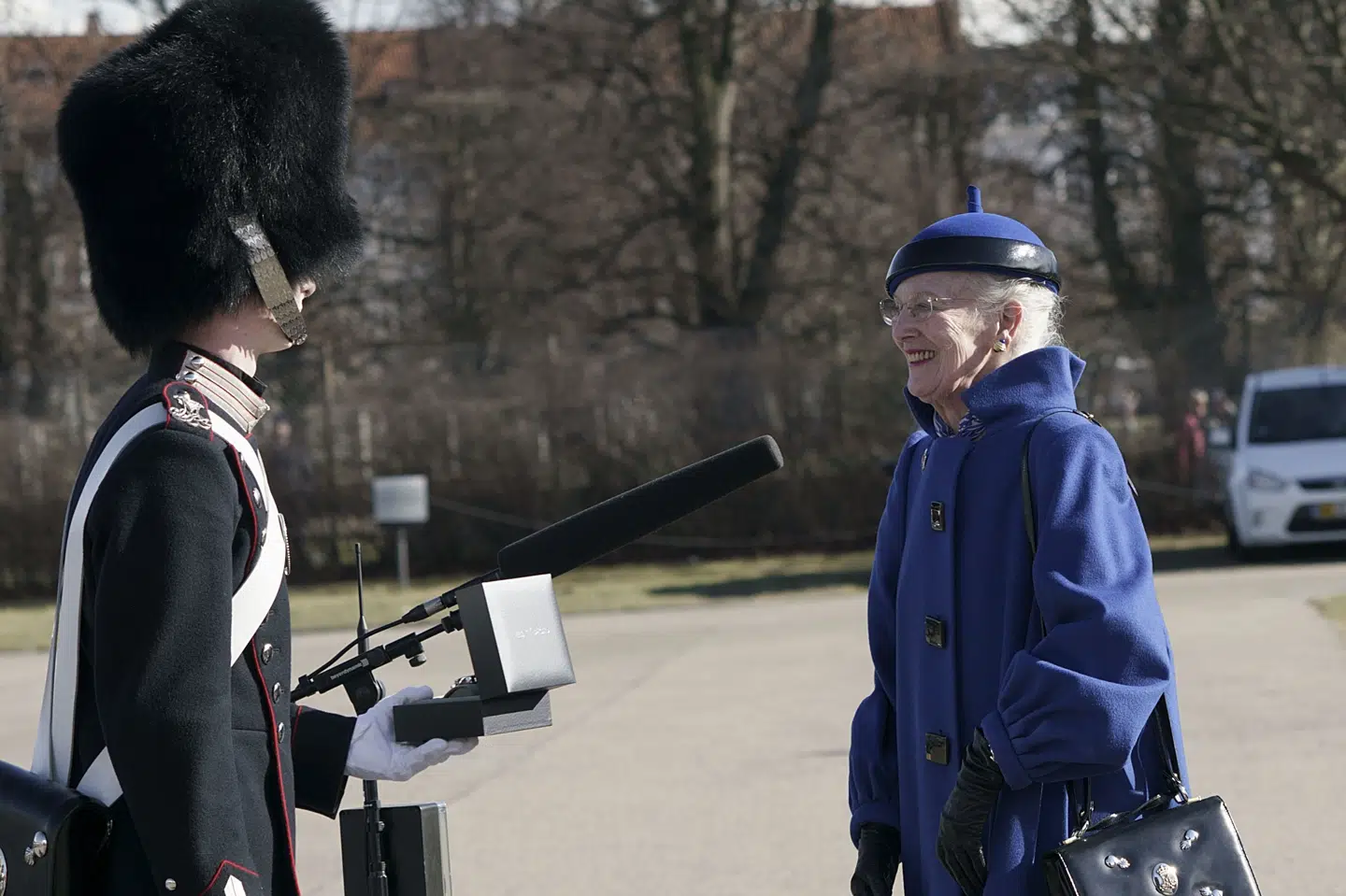 Garder Jeppe Nørhave Illum var blevet udpeget af sine foresatte og kammerater til at modtage hædersbevisningen. I udvælgelsen bliver der lagt vægt på, at garderen både er en god soldat og en god kammerat. Keld Navntoft, Kongehuset/Free