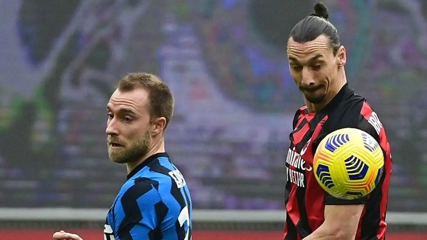 Christian Eriksen over for AC Milans Zlatan Ibrahimović i klubbernes seneste møde, hvor Inter vandt med 3-0.