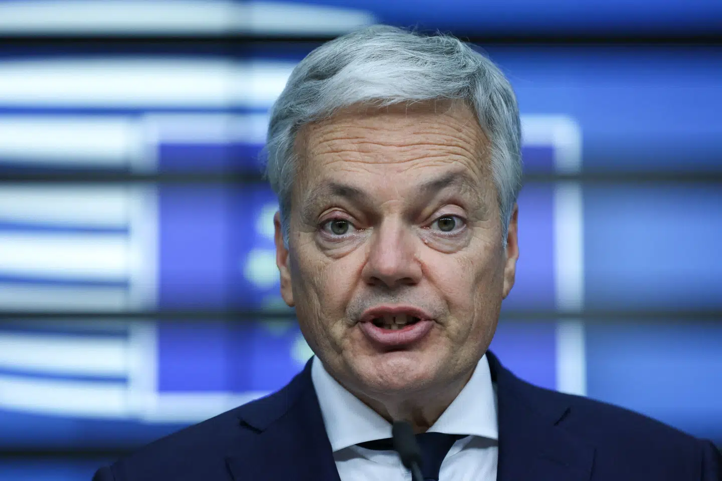 - Med certifikatet kan vi sikre, at EU-borgere og deres familier kan rejse trygt og med færrest mulige restriktioner til sommer, siger EU's retskommissær, Didier Reynders. Aris Oikonomou/Ritzau Scanpix