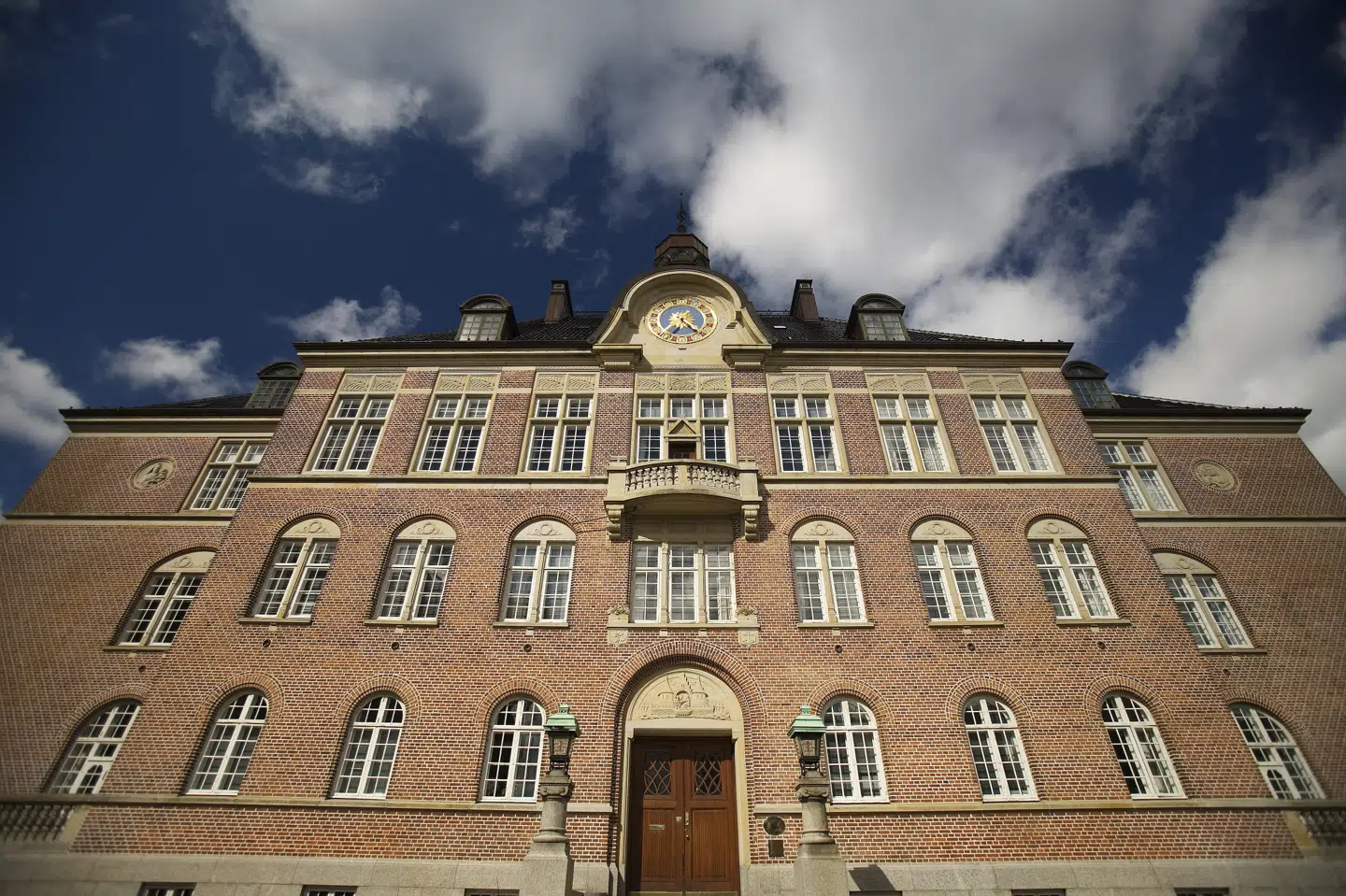 I 24 tilfælde begik en 28-årig mand tyveri hos virksomheder og myndigheder. Flere gange var han forklædt som rengøringsmand. Straffen lyder på fængsel i tre år og seks måneder. (Arkivfoto). Per Johansen, pressefoto, Domstolsstyrelsen/Free