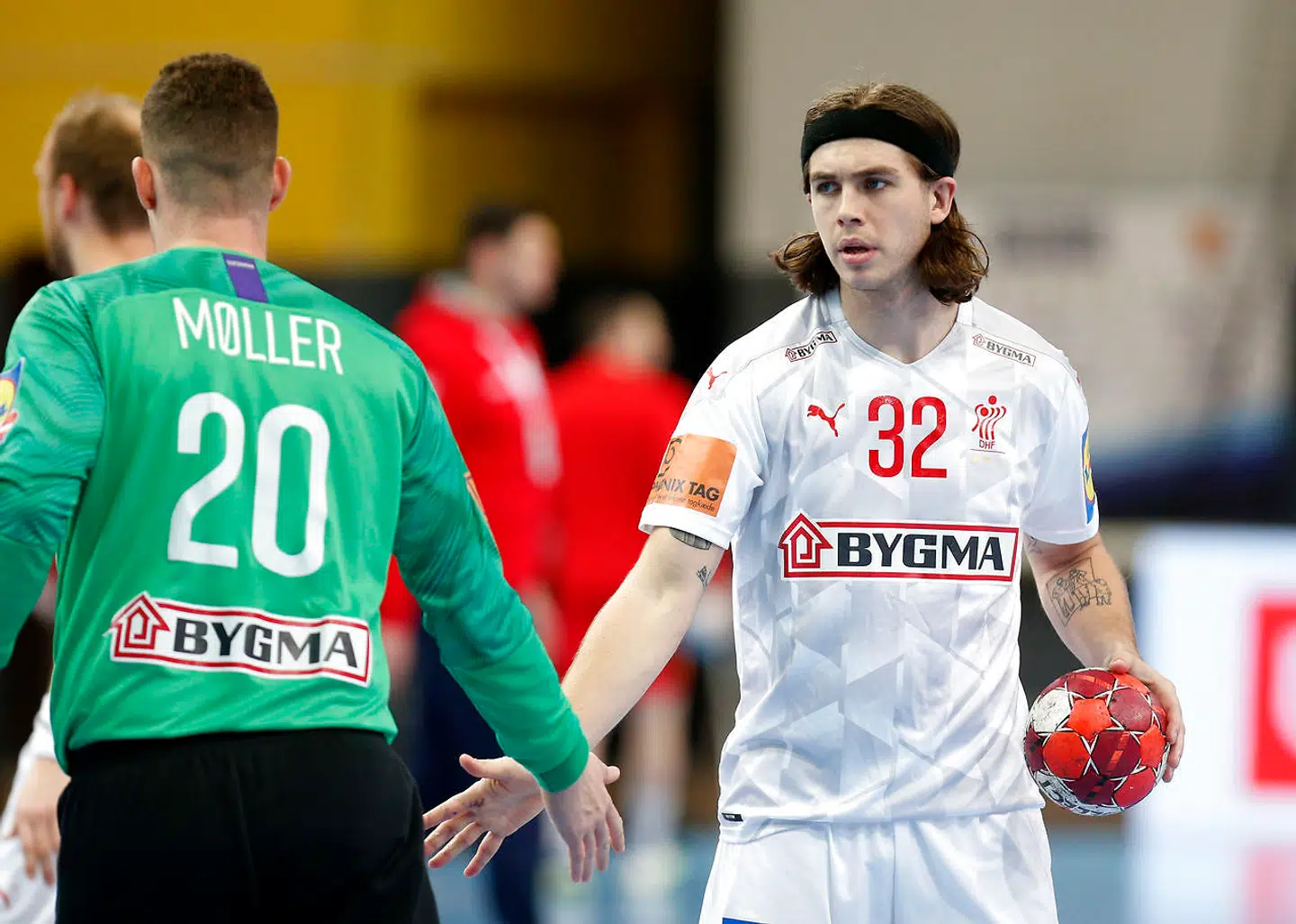Jacob Holm (th.) var i aktion mod Nordmakedonien i søndags.