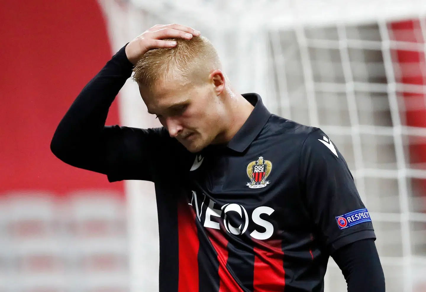 Kasper Dolberg har ikke ligefrem været heldig i denne sæson. Ud over at have fået corona-virus har han haft blindtarmsbetændelse og haft indbrud i hjemmet i Nice, hvor hans Porsche blandt andet blev stjålet.