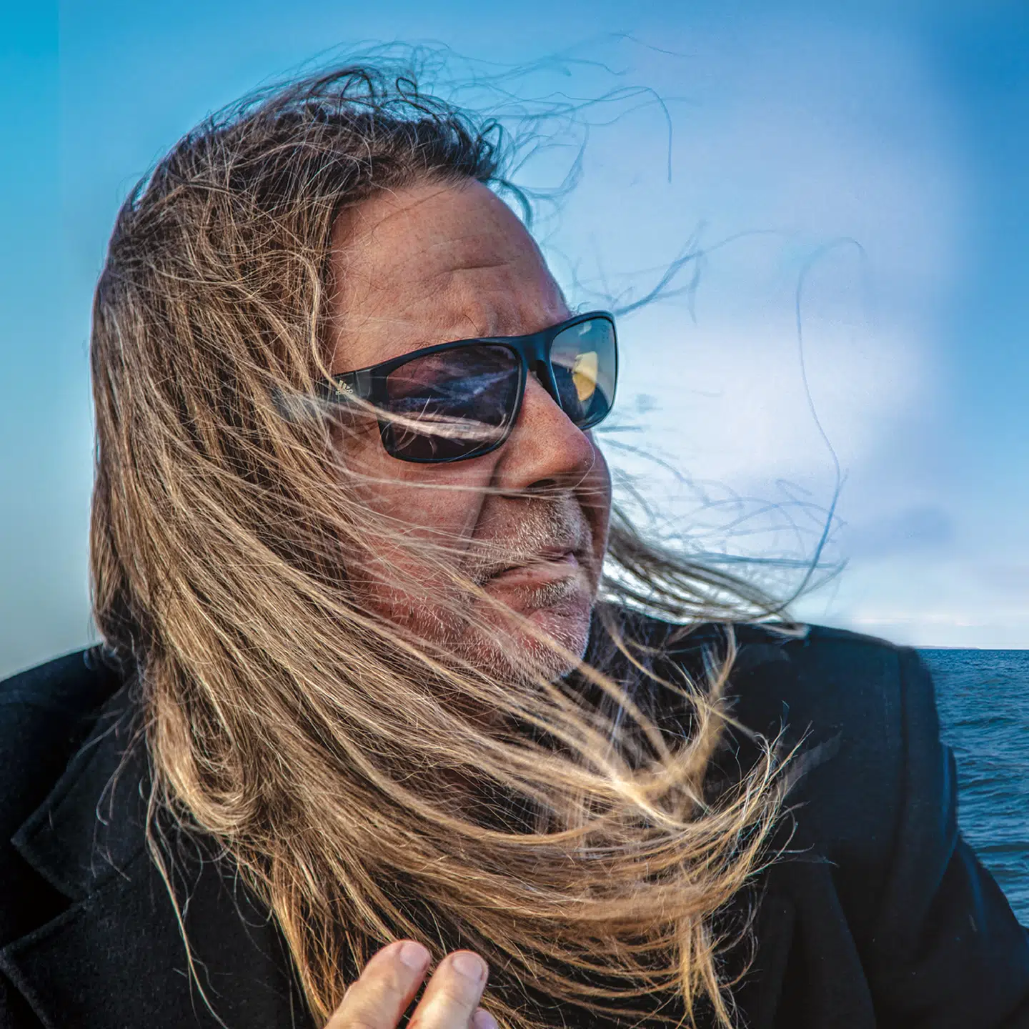 Nello har i 26 år spillet bas hos Johnny Madsens band. Nu går han for en kort bemærkning solo.