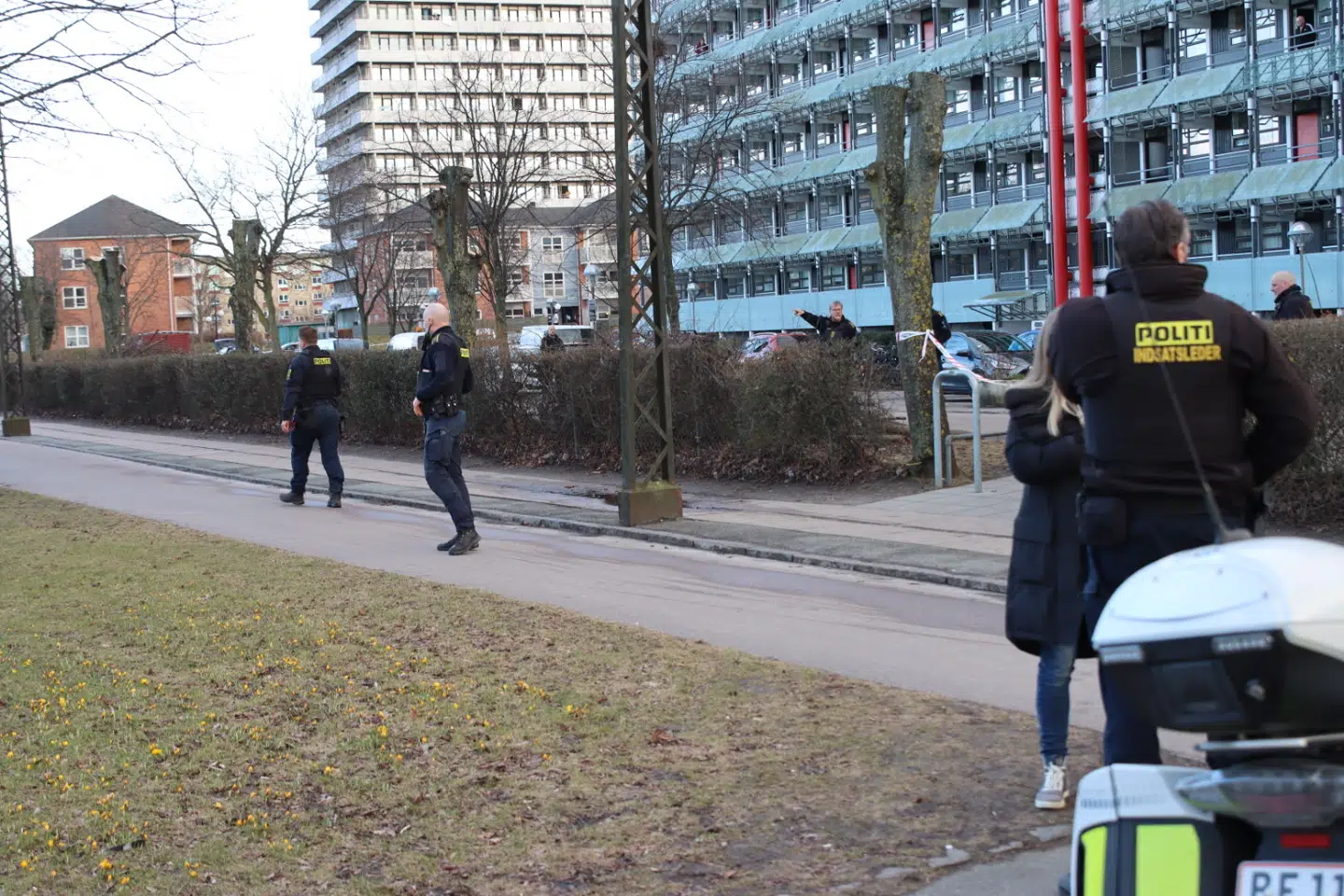 Politiet er massivt til stede på Peder Lykkesvej på Amager efter meldinger om et skyderi.