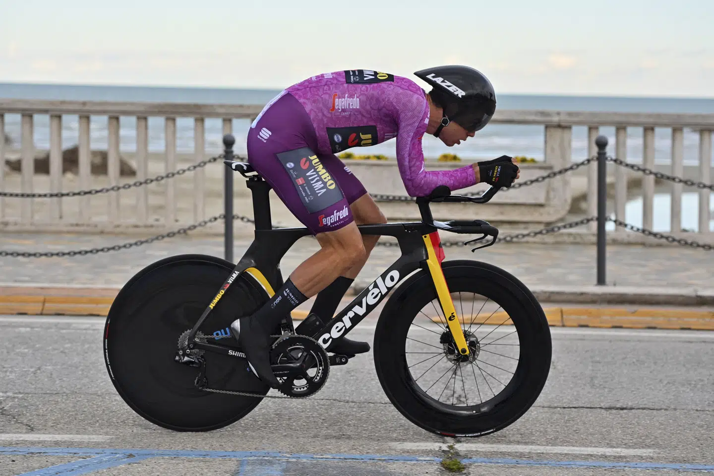 Wout van Aert var 11 minutter og 6 sekunder om at køre den 10,1 kilometer lange enkeltstart. Marco Alpozzi/Ritzau Scanpix