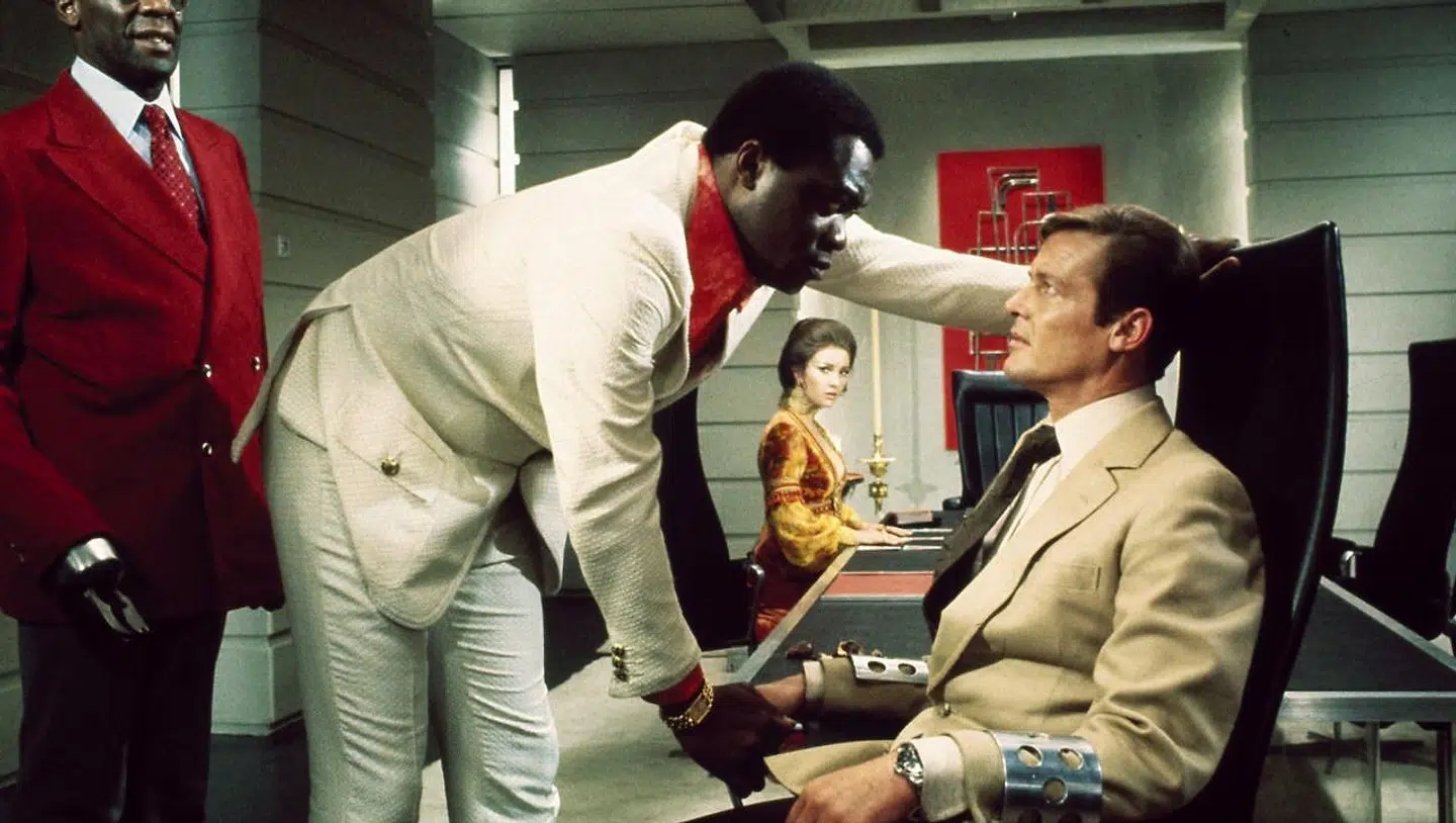 Yaphet Kottoover for Roger Moore i 'Live and Let Die'.