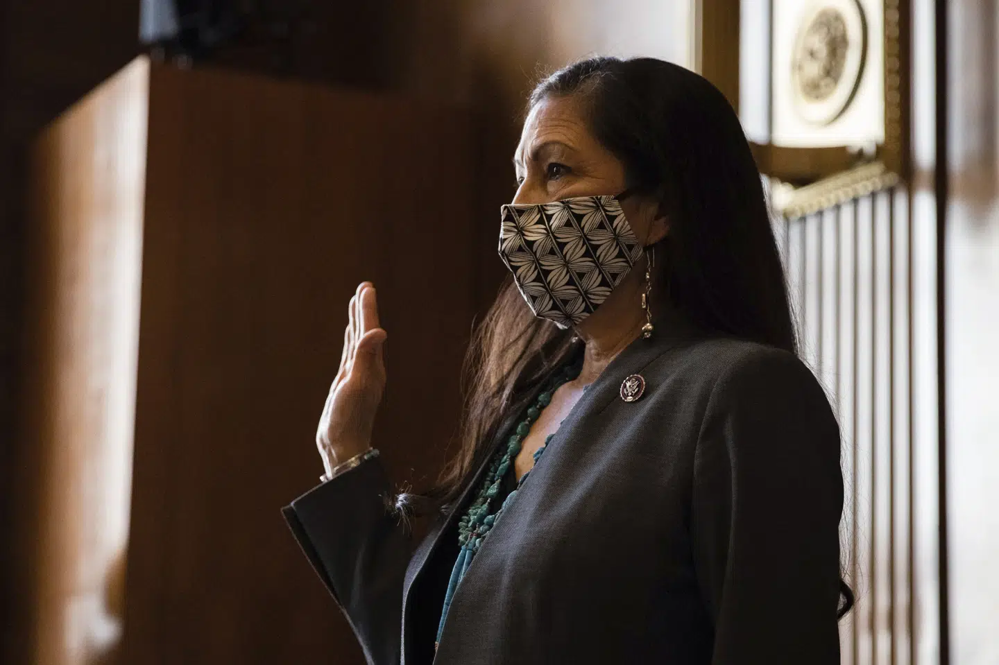 Den oprindelige amerikaner Deb Haaland blev mandag bekræftet som USA's nye indenrigsminister, efter at 51 senatorer stemte for, og 40 stemte imod. (Arkivfoto) Graeme Jennings/Ritzau Scanpix