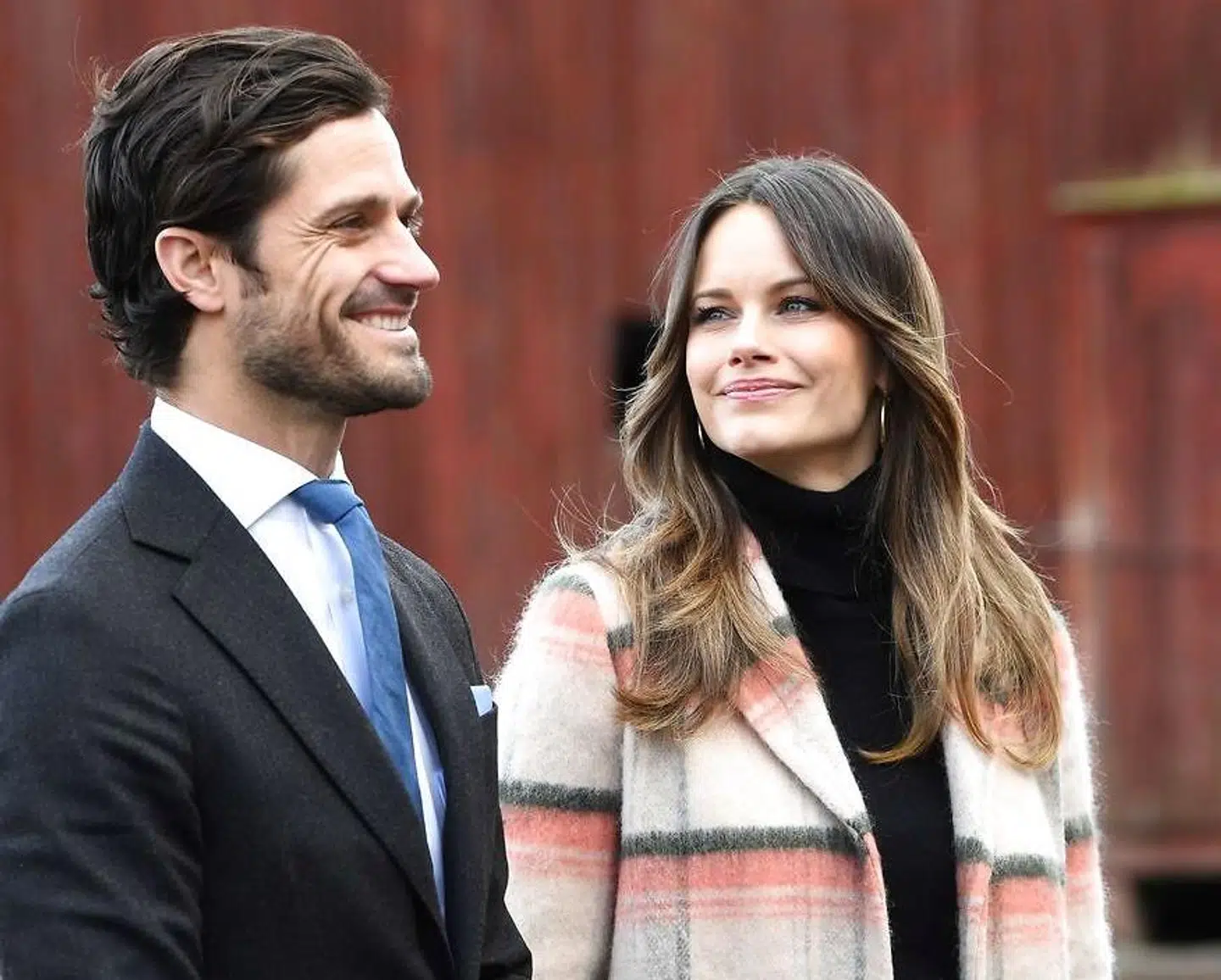 This picture taken on October 28, 2020 shows Prince Carl Philip of Sweden and Princess Sofia of Sweden during a visit of the Kulinarika vineyard in Sunne, Sweden. - Prince Carl Philip and Princess Sofia of Sweden expect their third child while the birth is awaited around the turn of the month March-April in 2021. (Photo by Fredrik SANDBERG / TT News Agency / AFP) / Sweden OUT