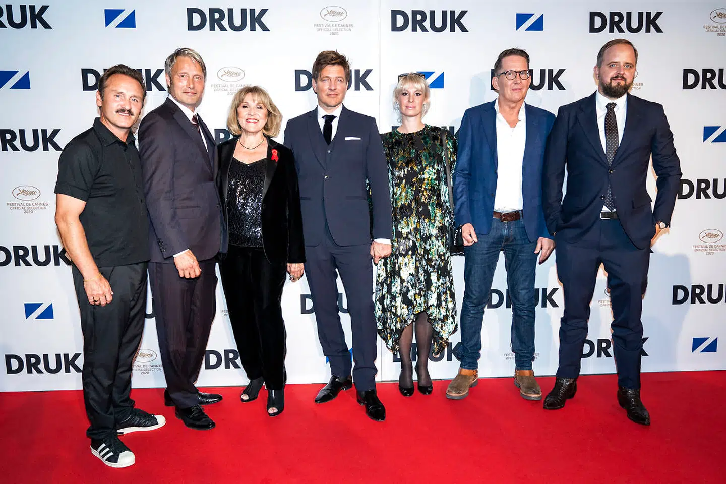 Holdet bag filmen med Lars Ranthe, Mads Mikkelsen, Susse Wold, Thomas Vinterberg, Helene Reingaard Neumann, Thomas Bo Larsen og Magnus Millang ankommer, da Zentropa og Nordisk Film holder gallapremiere på 'Druk' i september 2020.