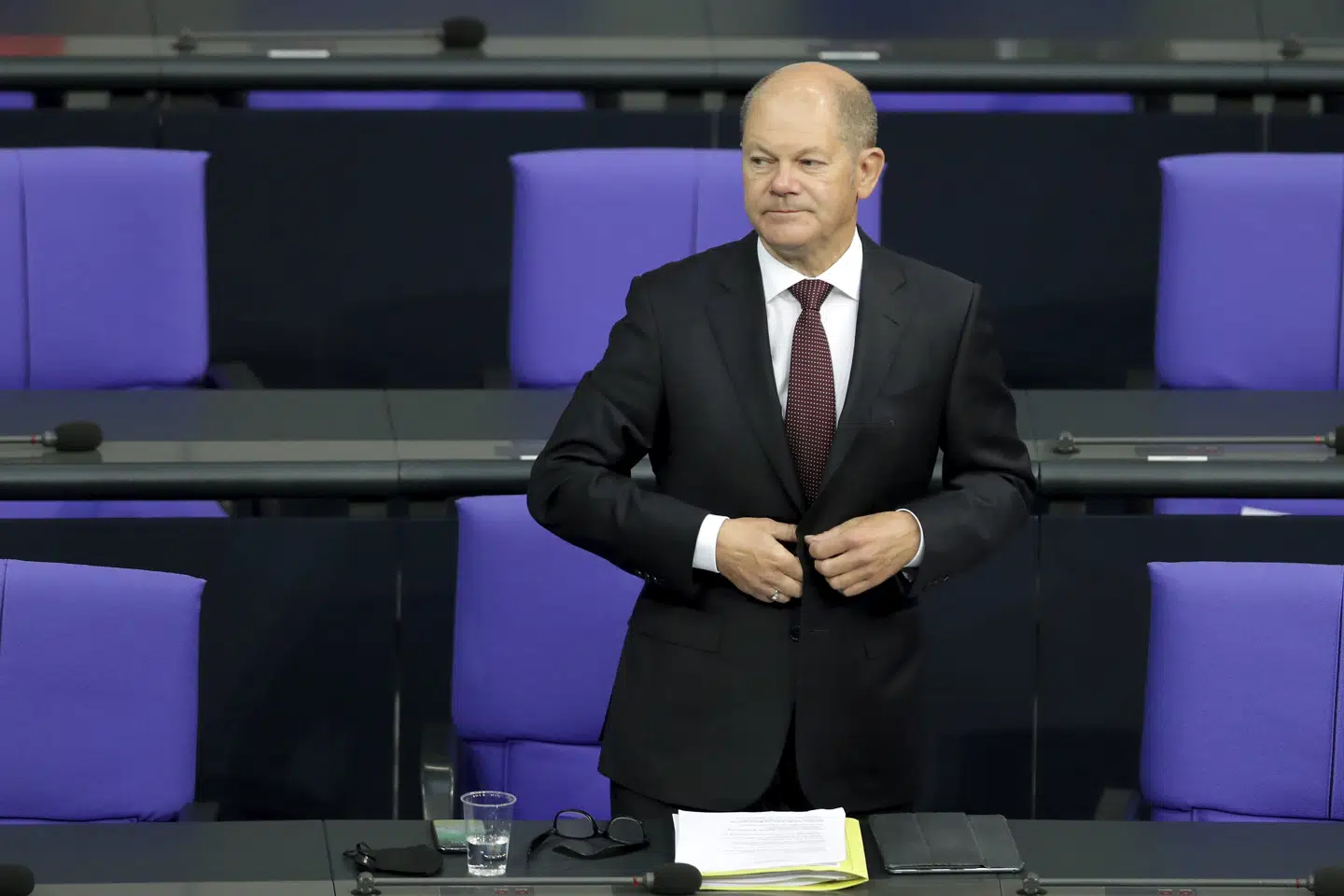 - Med al kraft vil vi støtte lønmodtagere og virksomheder. Så længe pandemien og den økonomiske situation kræver det, siger Tysklands finansminister, Olaf Scholz. Michael Sohn/Ritzau Scanpix