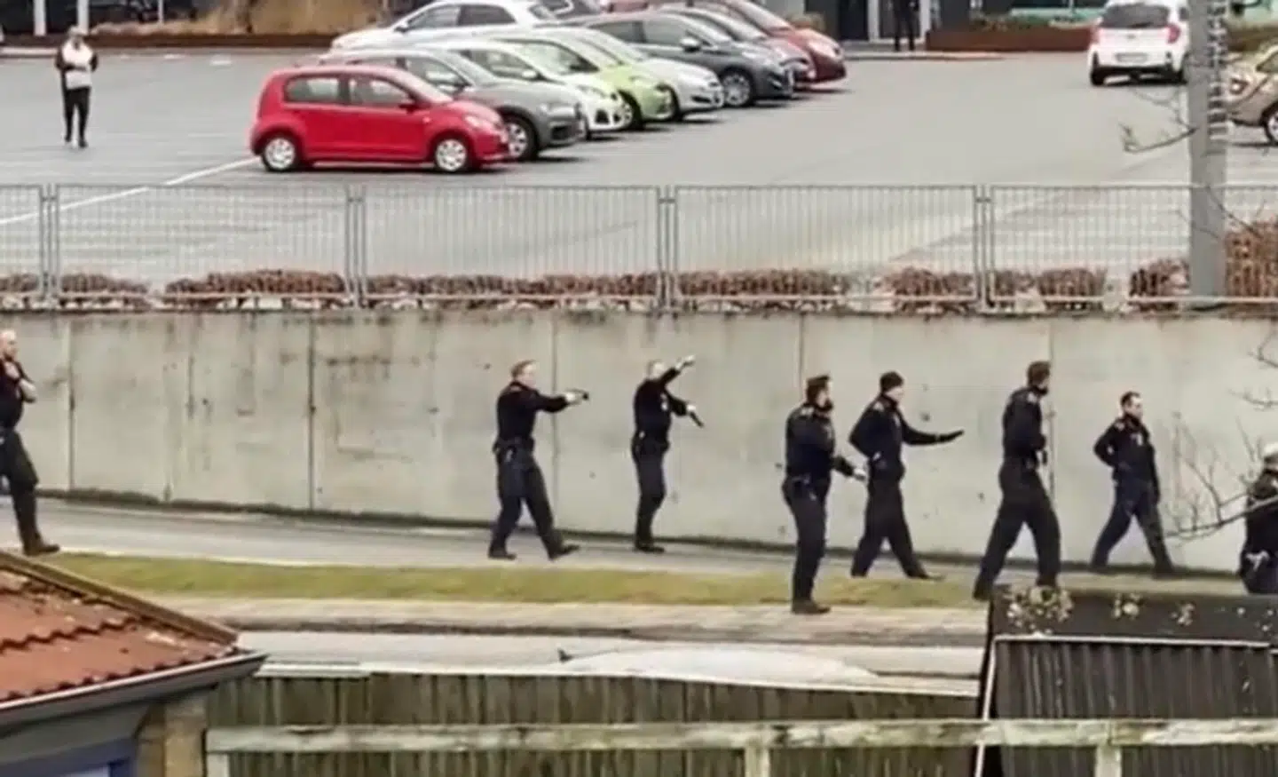 En større politistyrke ved Rosnegårdscentret i Odense tidligere mandag.