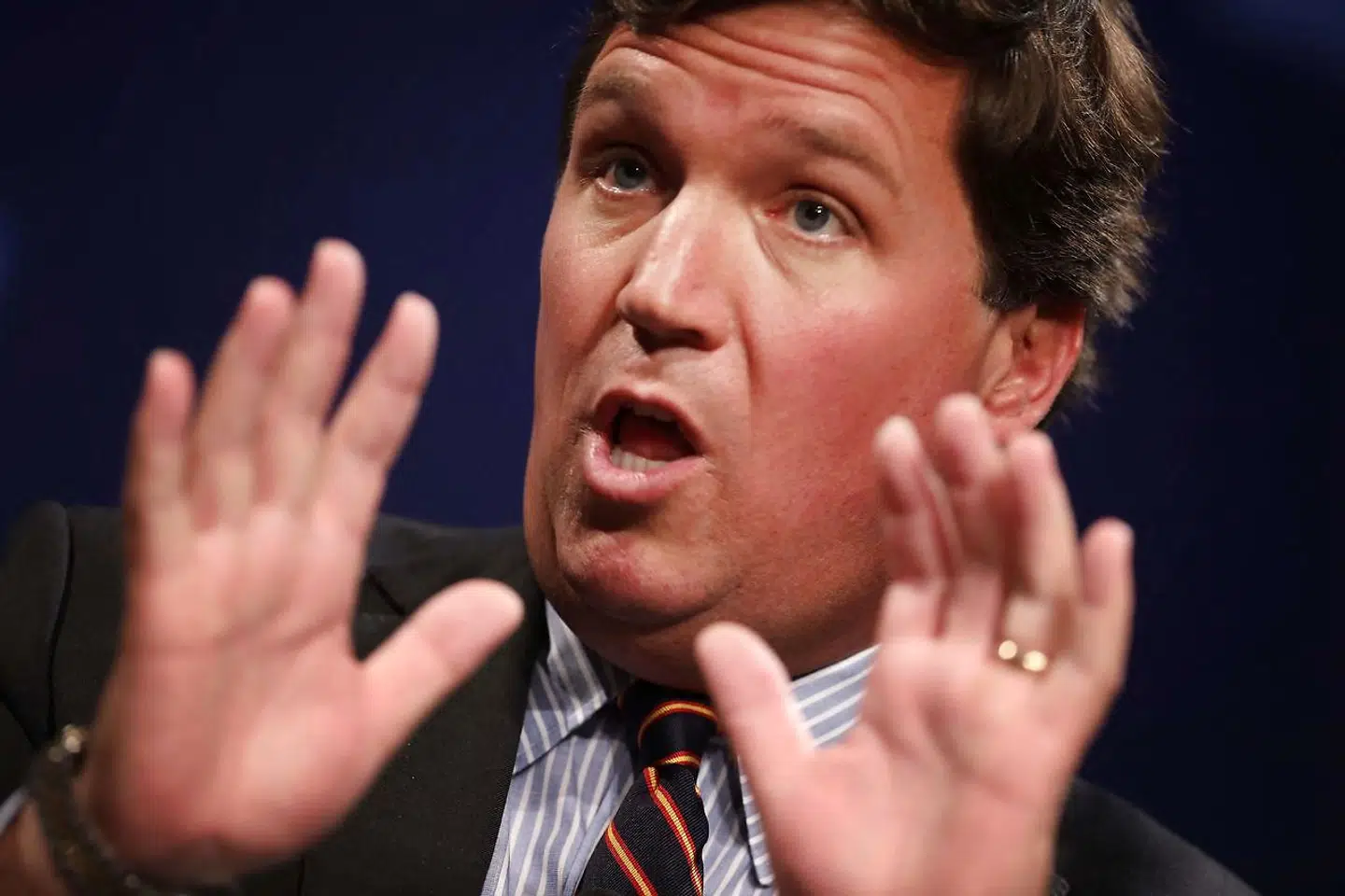 Tucker Carlson er 51 år og har i mange år haft sit eget show på Fox.