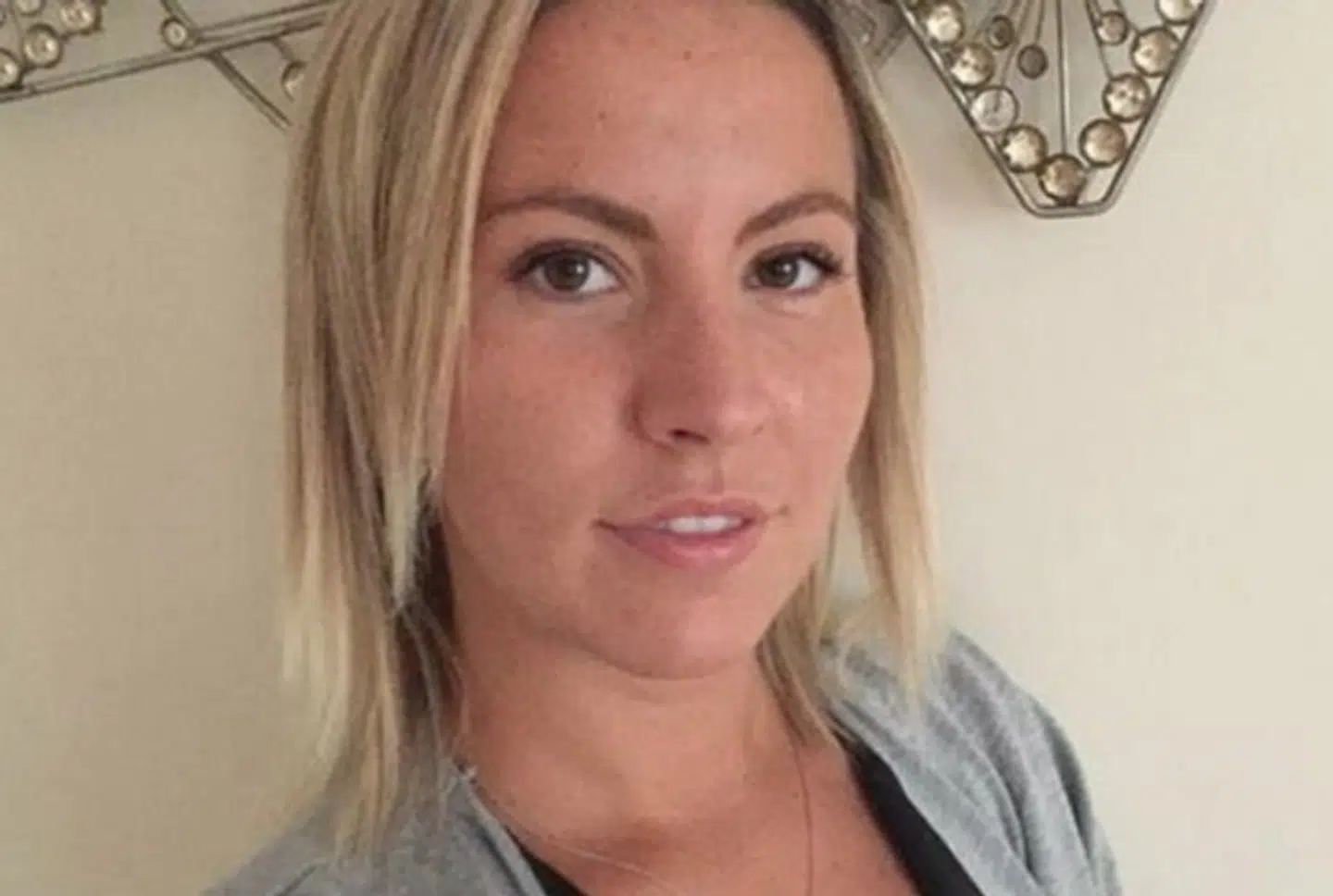 Lærerinden Kandice Barber skal fængsel i over seks år for at have haft sex med en 15-årig elev på en mark.