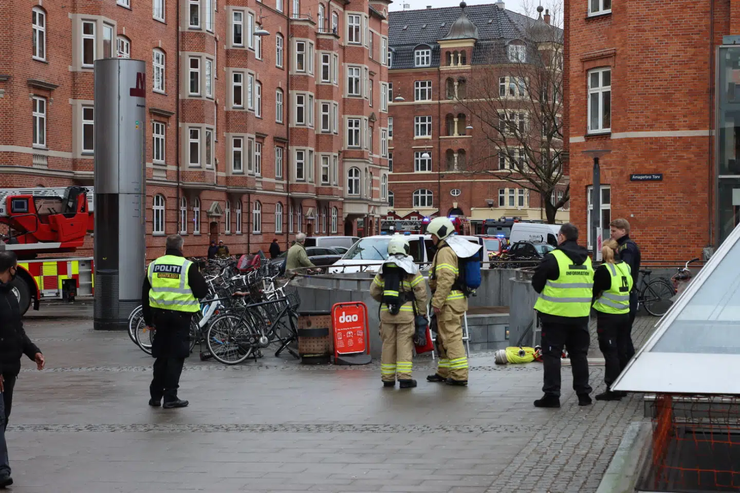 Brandfolk ved Amagerbro Station.