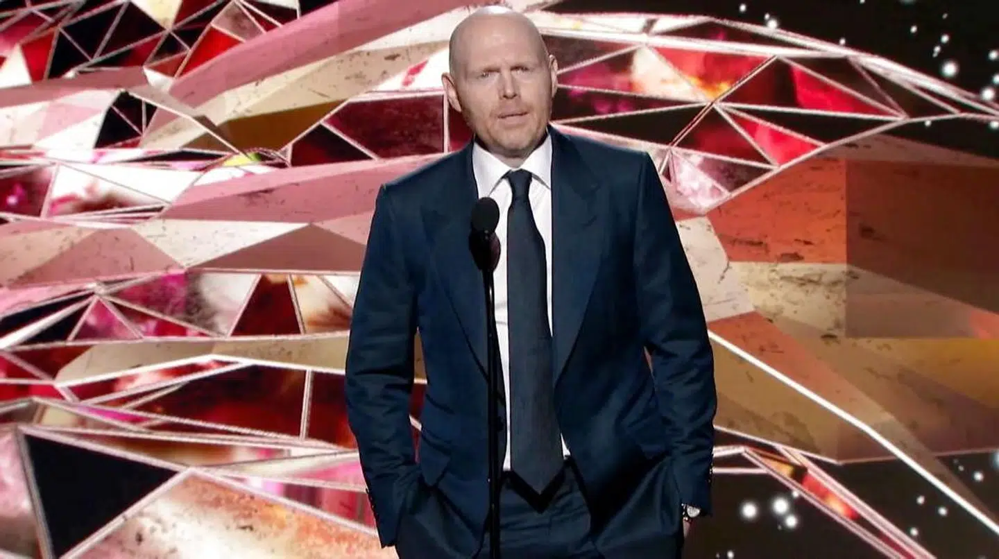 Bill Burr på scenen til Grammy Awards 2021.