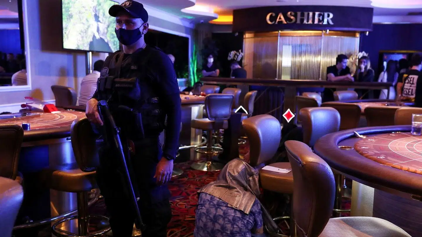 Billeder fra razziaen af den ulovlige spillehal i Sao Paolo.