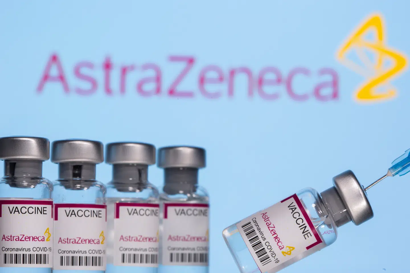 Søndag har Irland og Holland midlertidigt suspenderet brugen af en covid-19-vaccine fra medicinalselskabet AstraZeneca. Det sker på baggrund af indberetninger om blodpropper hos vaccinerede personer i andre lande. (Arkivfoto). Dado Ruvic/Reuters