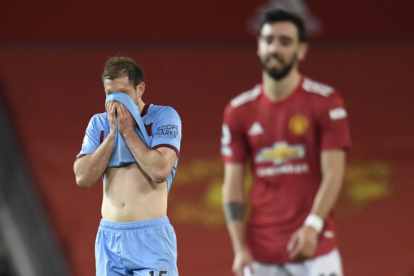 Craig Dawson ærgrer sig efter sit selvmål. Peter Powell/Reuters