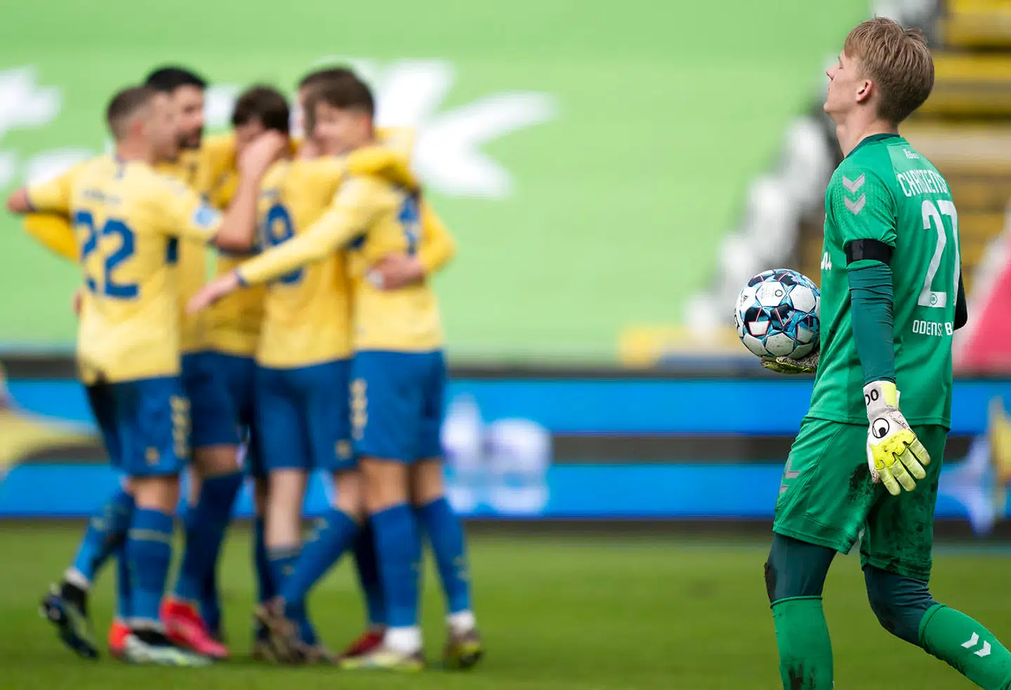 Brøndby havde ingen problemer med at besejre OB 3-0 søndag, da Mikael Uhre scorede alle tre mål.