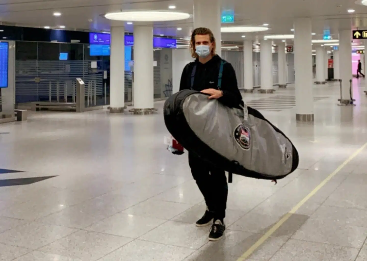 Københavns Lufthavn var stort set mennesketom, da de tog afsted.