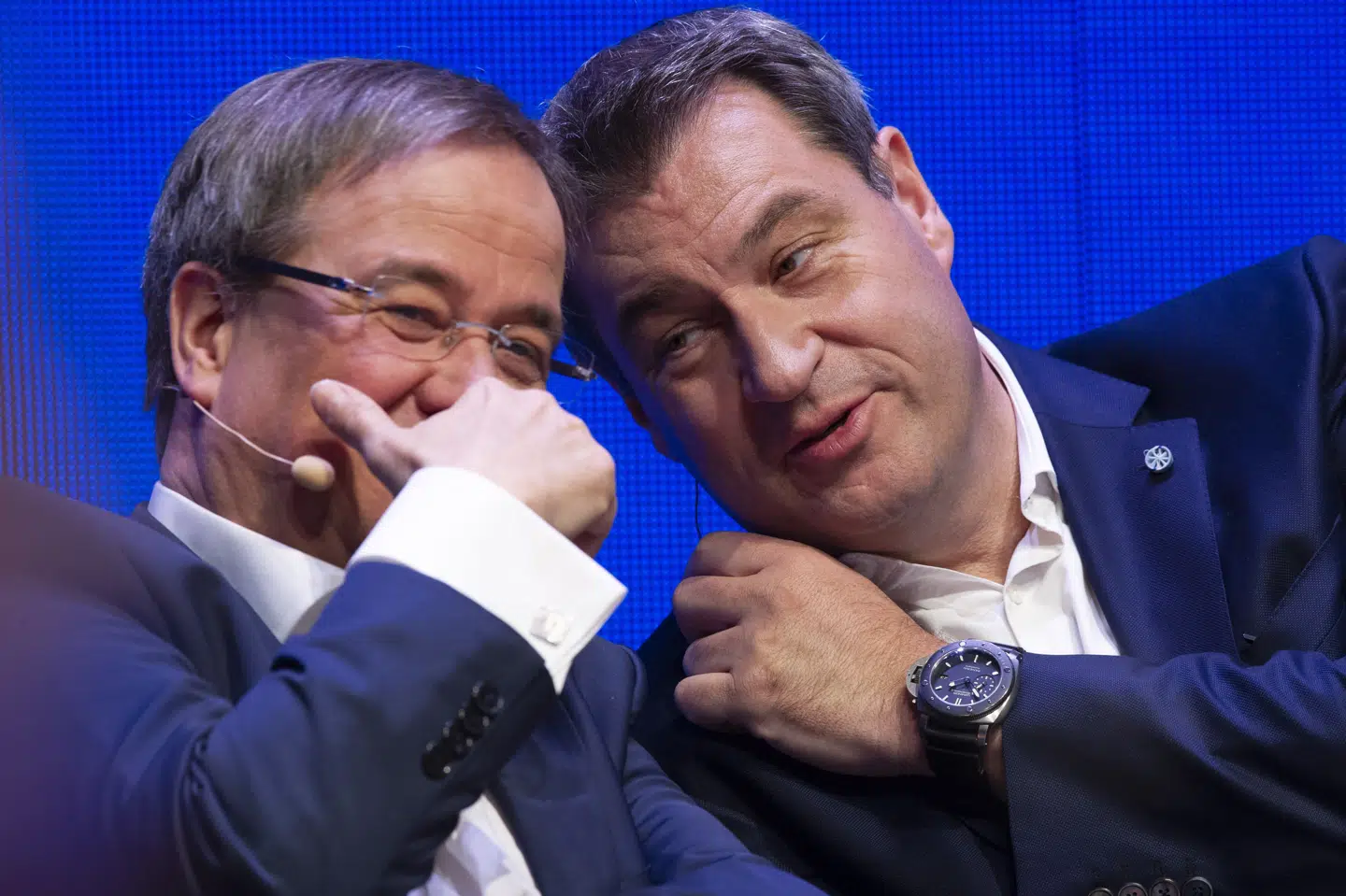 Den nye partileder for Angela Merkels konservative CDU, Armin Laschet (tv), er kørt i stilling til at overtage kanslerposten. Men mange mener, at den konservative leder i Bayern, Markus Söder fra søsterpartiet CSU (th) kan blive en stærkere kandidat. Det er også muligt, at den næste forbundskansler bliver en socialdemokrat fra SPD. Malte Ossowski/Sven Simon/Ritzau Scanpix