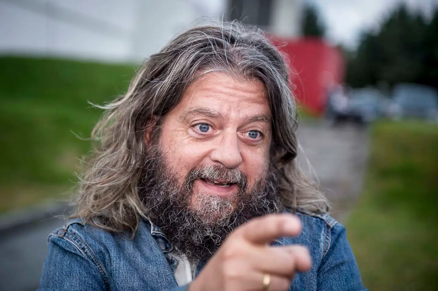 Anders Lund Madsen står foran Nordens Hus i Thorshavn inden kronprinsparrets ankomst til Nordens Hus forbindelse med kronprinsparrets officielle besøg på Færøerne 23. august 2018. (Foto: Mads Claus Rasmussen/Ritzau Scanpix)