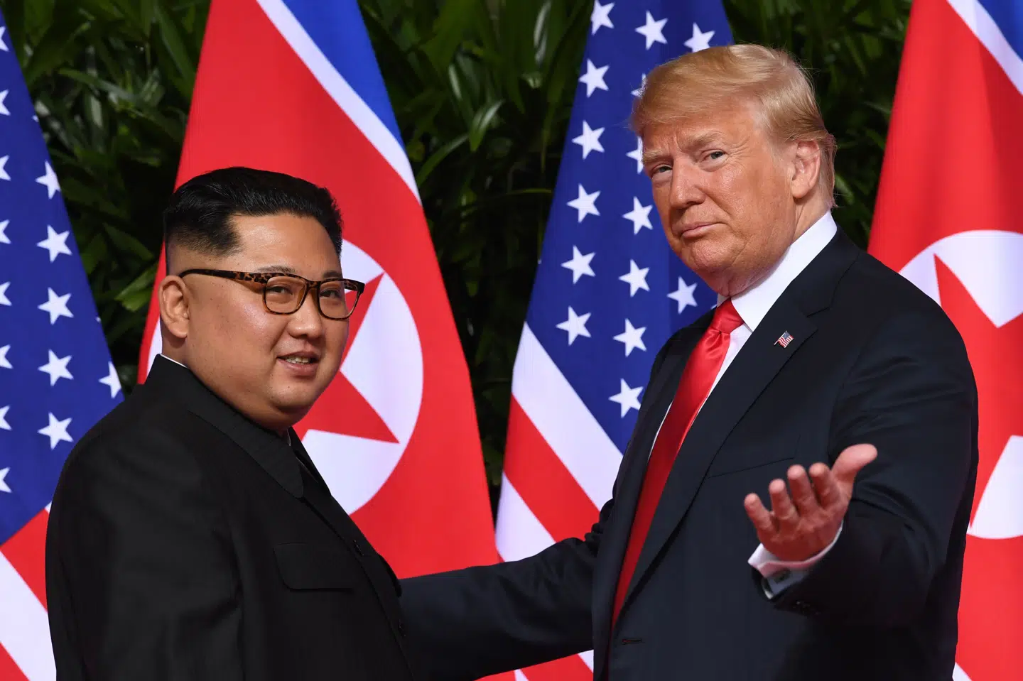 Et topmøde mellem Donald Trump og Kim Jong-un i Singapore i 2018 var første gang nogensinde, at en amerikansk præsident mødtes med Nordkoreas leder. Nu venter iagttagere på praj om Bidens kurs over for landet. (Arkivfoto.) Saul Loeb/Ritzau Scanpix