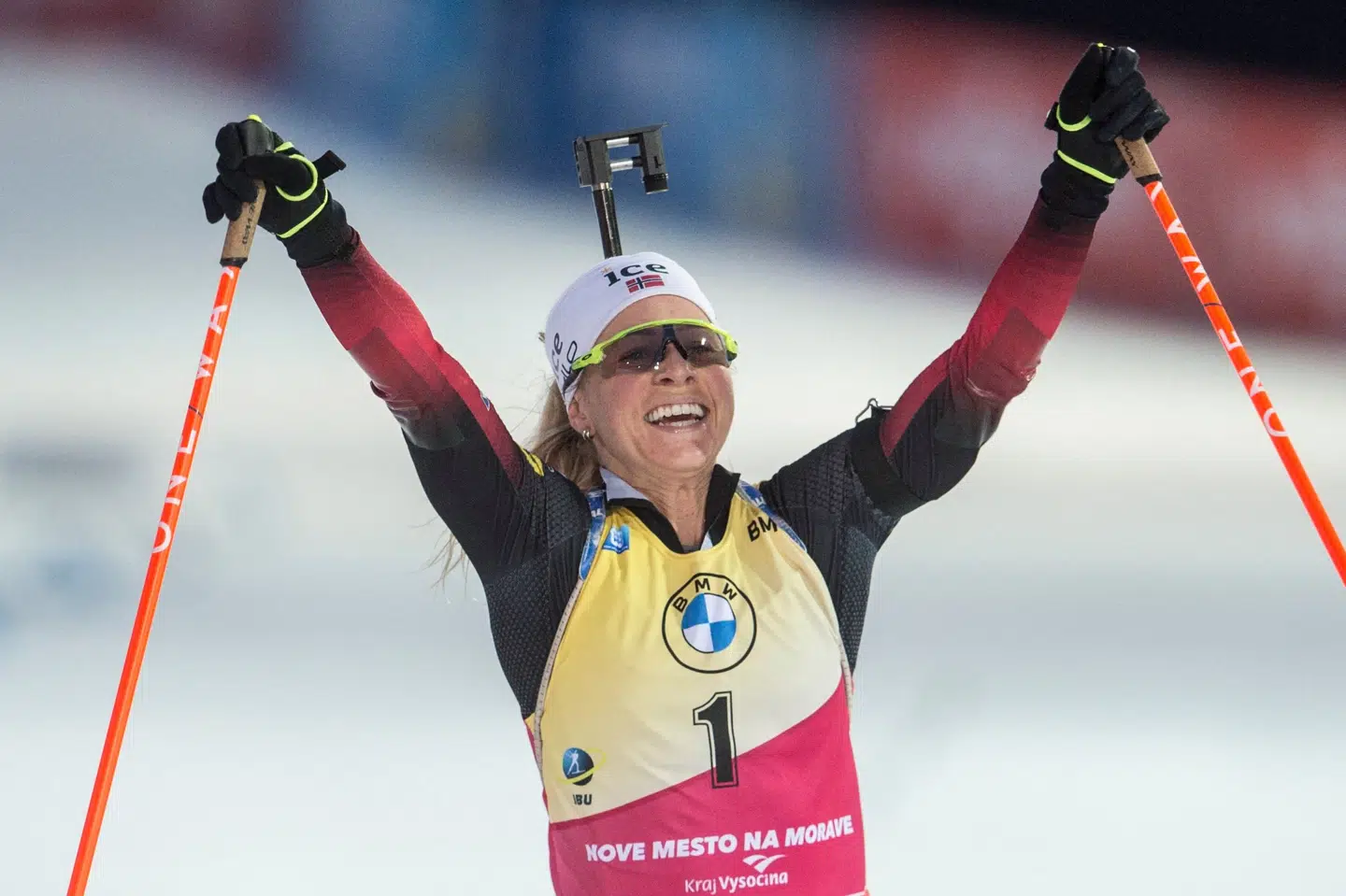 Tiril Eckhoff jubler, efter at nordmanden sikrede sig sejren i Nove Mesto og dermed den samlede førsteplads i World Cup. Michal Cizek/Ritzau Scanpix