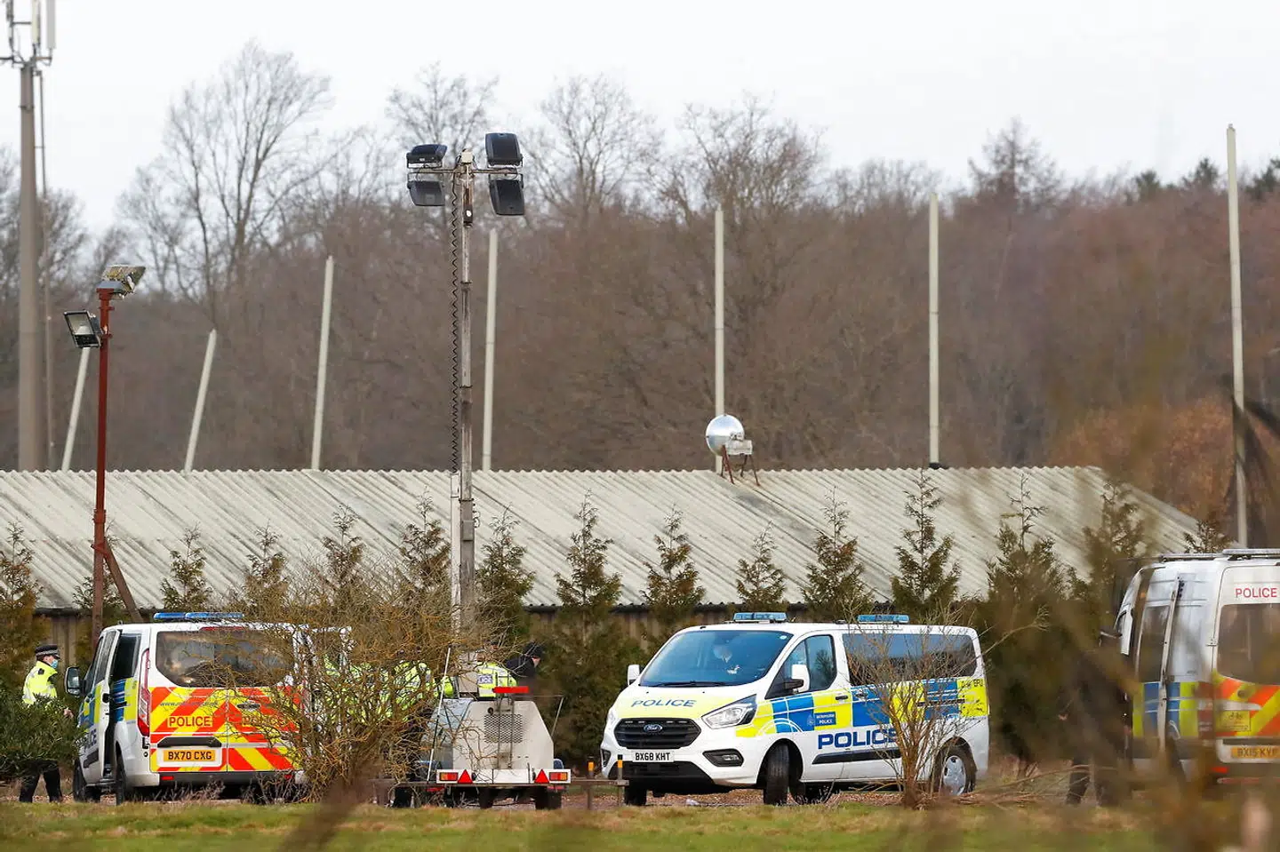 Politiet på golfbanen i Ashford i Kent, hvor der onsdag blev fundet et lig.