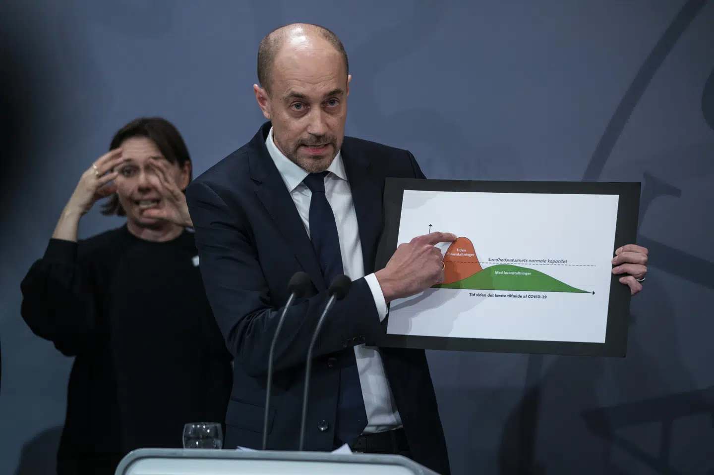 Sundhedsminister Magnus Heunicke (S) skriver, at risikoniveauet nu er sænket i hele landet undtagen hovedstaden. Martin Sylvest/Ritzau Scanpix